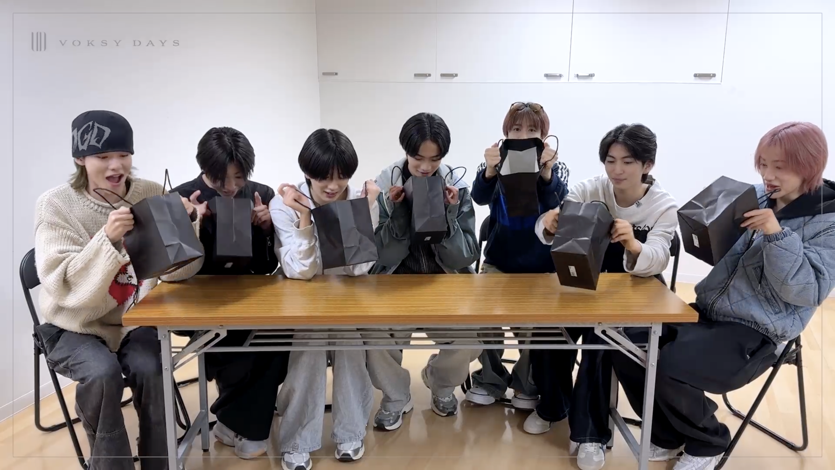 VOKSY DAYS初のグッズをメンバーにお披露目